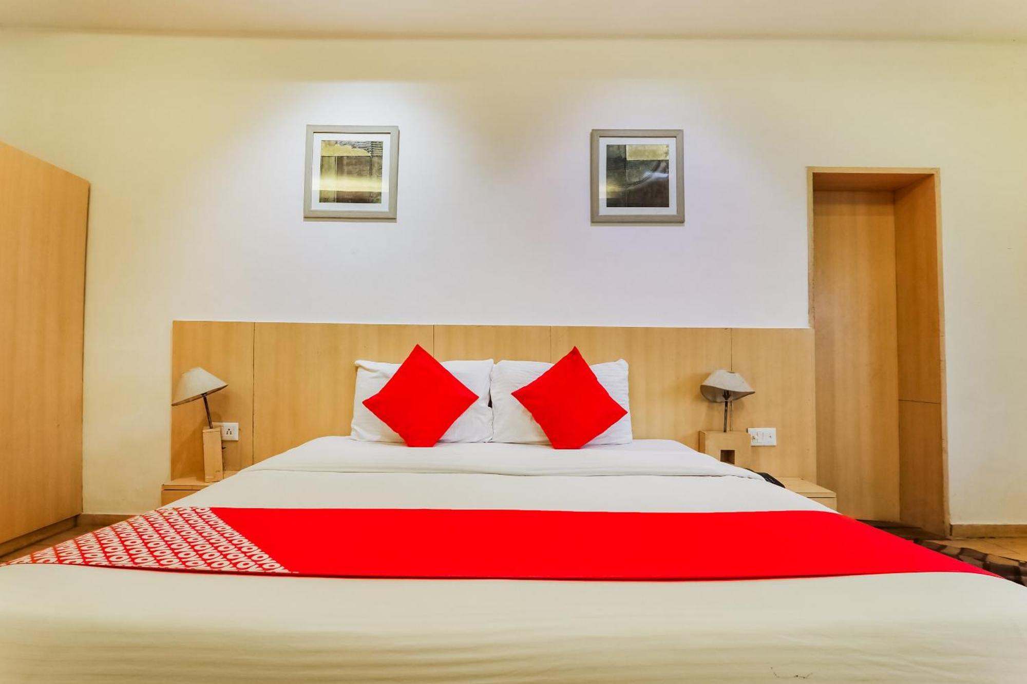 Hotel Sita Kiran Барелі Екстер'єр фото