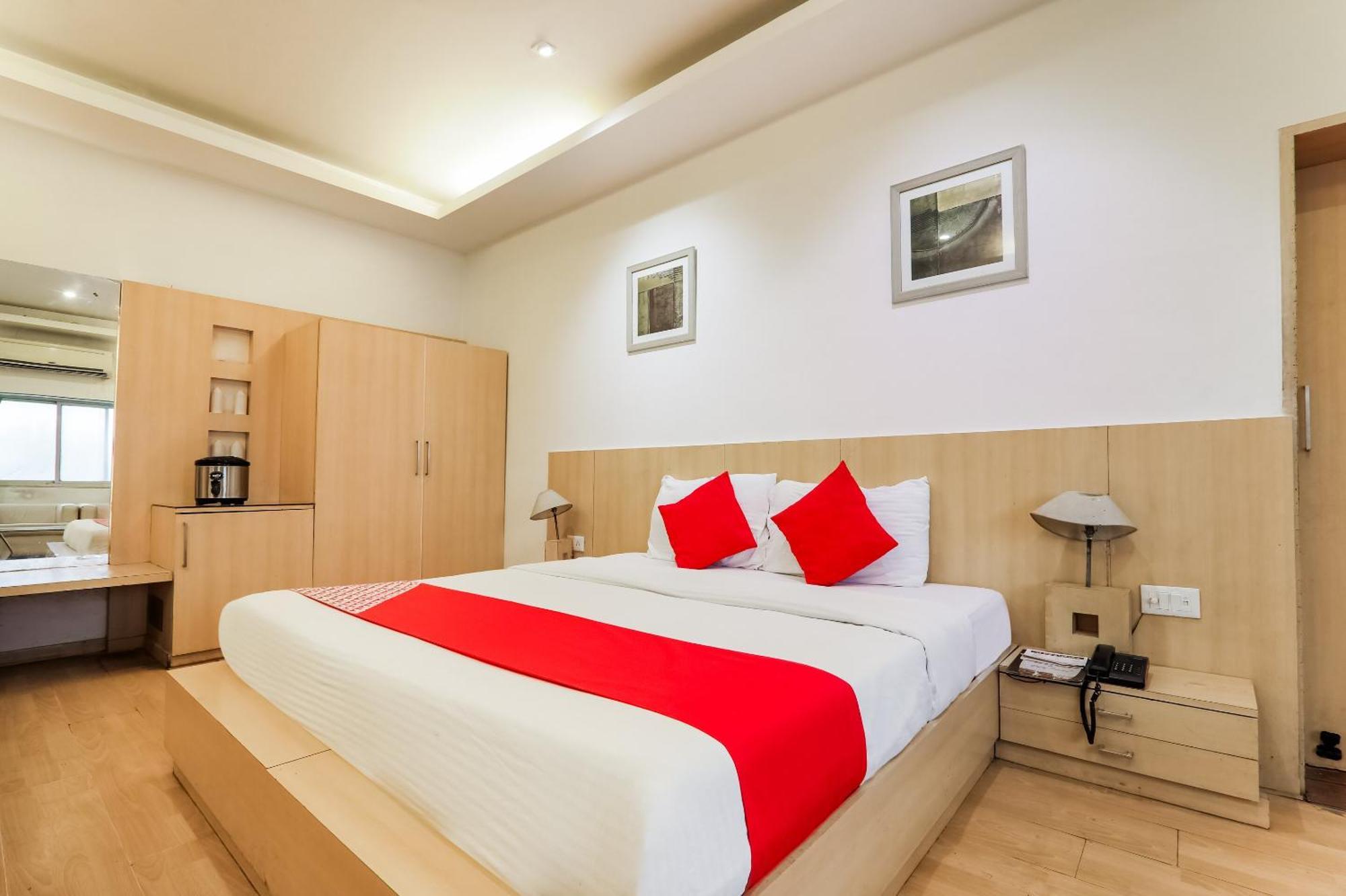 Hotel Sita Kiran Барелі Екстер'єр фото