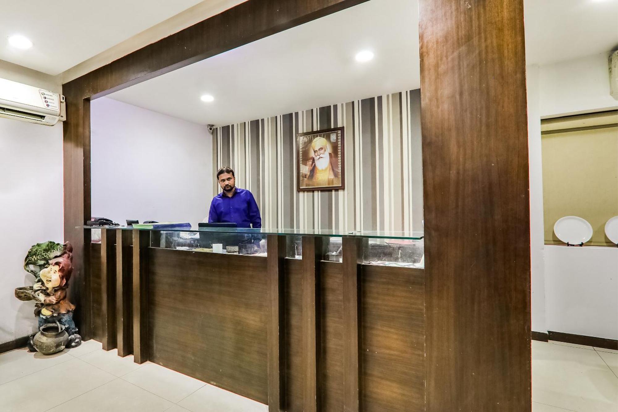 Hotel Sita Kiran Барелі Екстер'єр фото