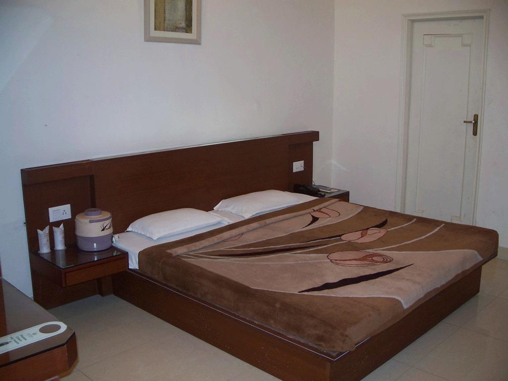 Hotel Sita Kiran Барелі Екстер'єр фото