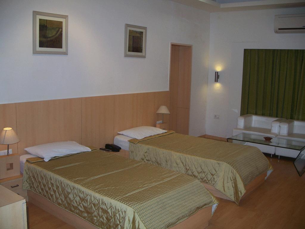 Hotel Sita Kiran Барелі Екстер'єр фото