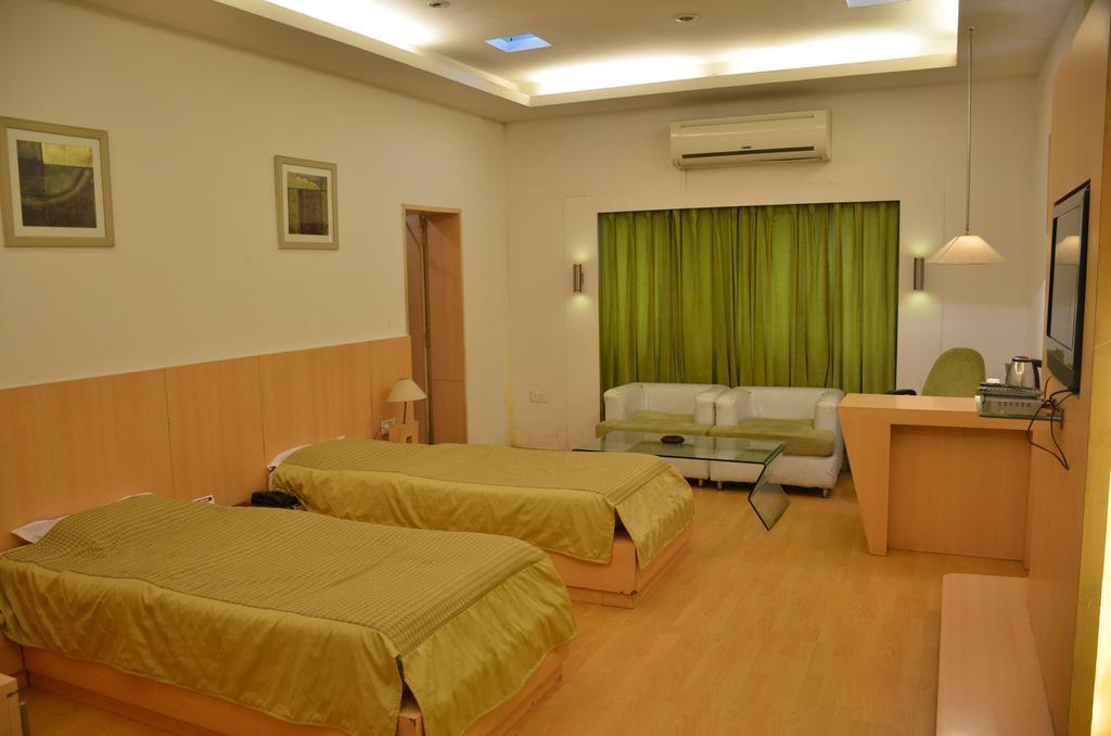 Hotel Sita Kiran Барелі Екстер'єр фото